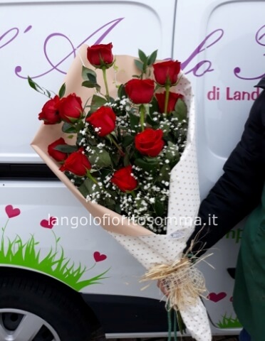 fascio di 12 rose rosse a gambo lungo